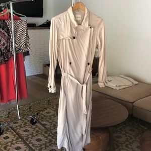 Unstructured flows Trench Coat